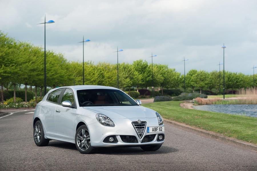  Alfa Romeo Giulietta (940) 2014 года  (UK) (фото 34 из 54)